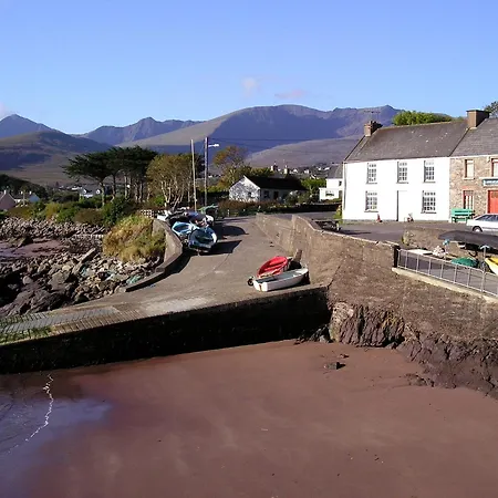 לינה וארוחת בוקר The Shores 5*