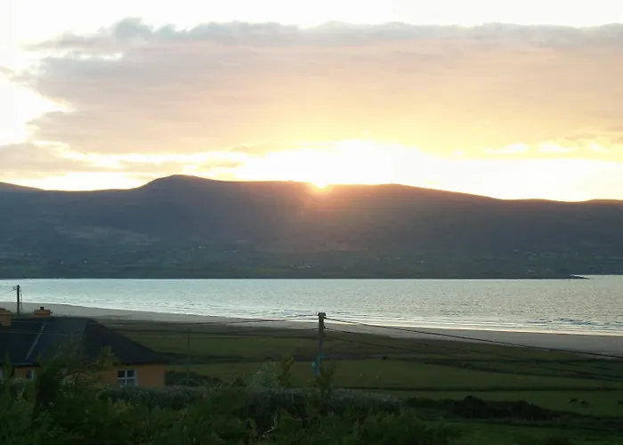 לינה וארוחת בוקר The Shores 5*