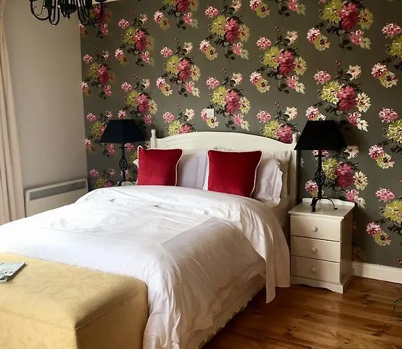 לינה וארוחת בוקר The Shores 5*